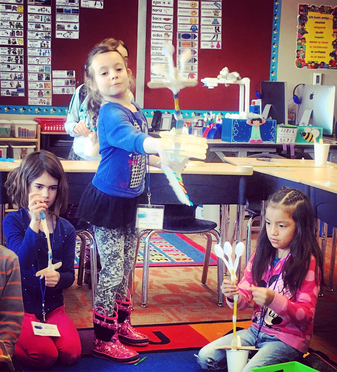 SherylHaft's tweet photo. Girls can catapult! #kidsengineer #partnersjh #STEAM https://t.co/R90pP3gbIj