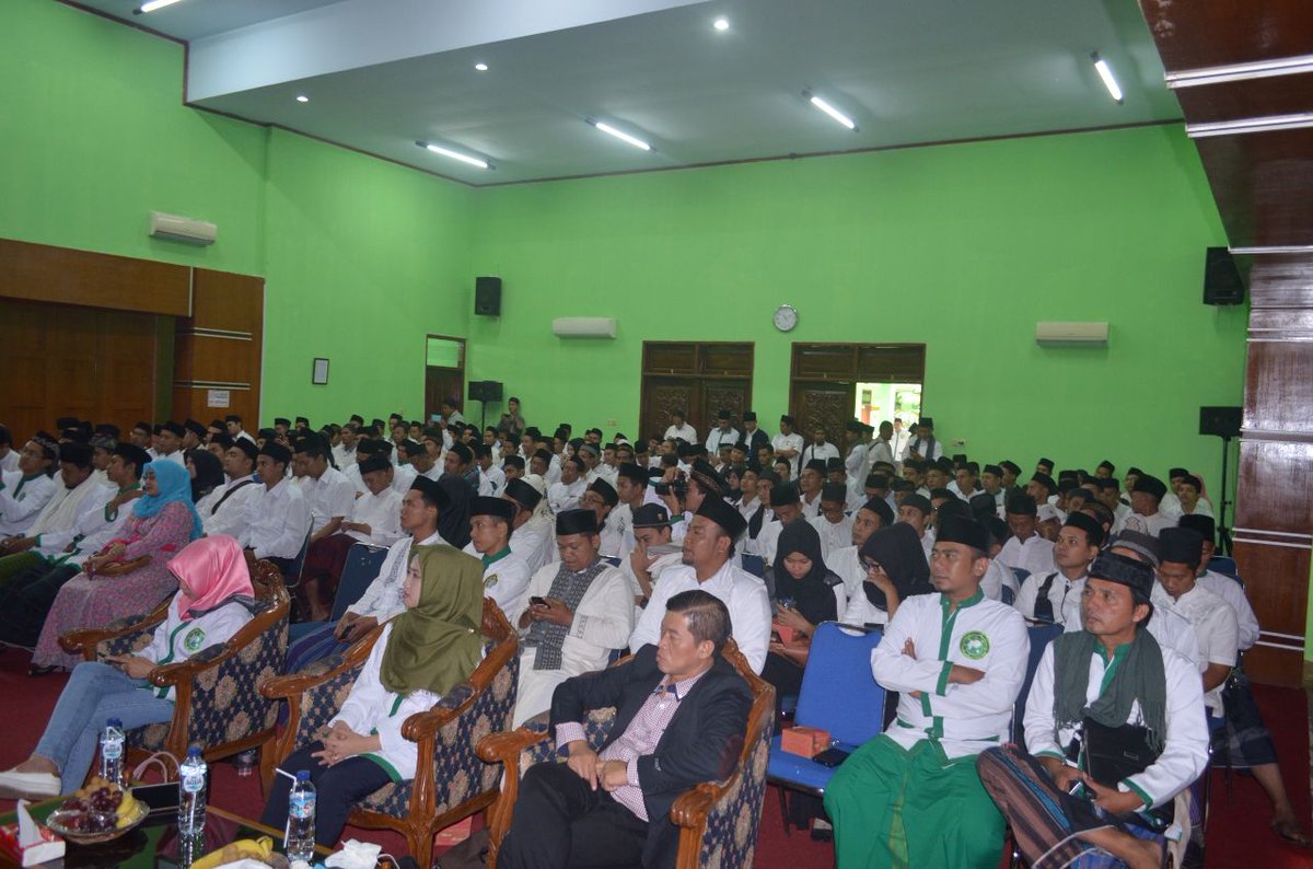 firmanrocio's tweet photo. Aksi bersama menjunjung tinggi nasionalis dan aswaja @marwan_jafar @ThobinkAt @ogysugiyono @jokowi @Pak_JK   #LaskarAswajaTangkalKomunisme https://t.co/7RKfMXBN4d