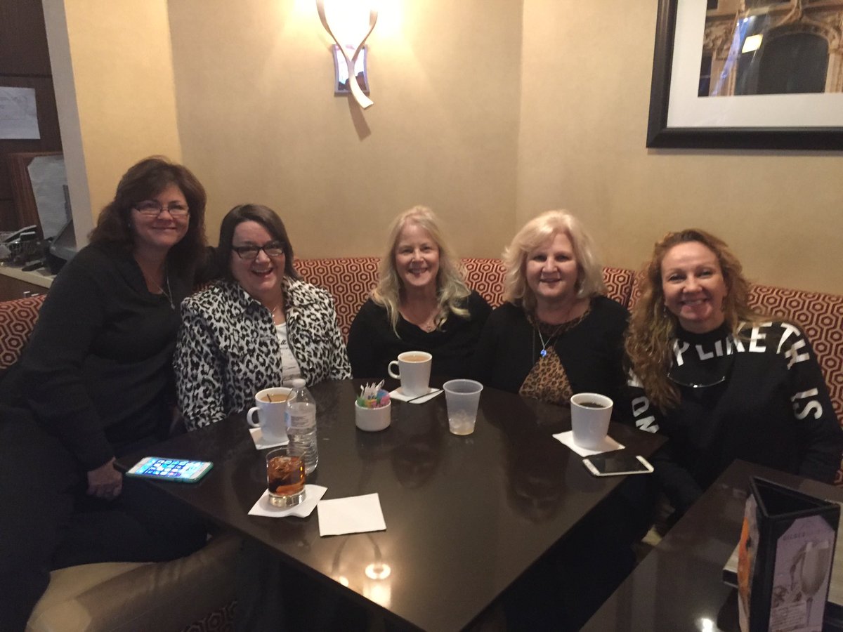 Emmalines_Mom's tweet photo. @SamHeughan @emeyer2610 @MyPeakChallenge #SCOutlanders
We shoulda taken more pics๐คทโโ๏ธ@ladybay8 @Sheugs @Carmy33 @beachcrazy70
#ColdCola ๐ด๐ https://t.co/903KjG9FHC