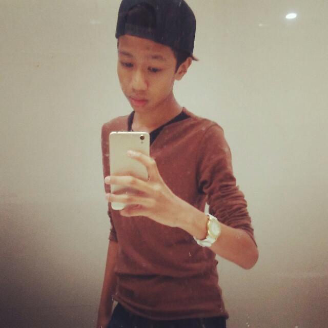 RaslanGamingYT's tweet photo. #NewProfilePic #ThrowbackFromHongKong  What do u guys think 😂😂😂 https://t.co/B2znoEFY9c