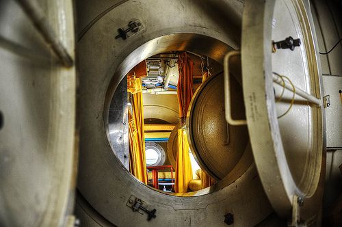 leisurepro's tweet photo. Do you refer to a #hyperbaric chamber as a #decompression chamber or #recompression chamber? https://t.co/FROH17P40I #SCUBA https://t.co/2LDZ81myDo