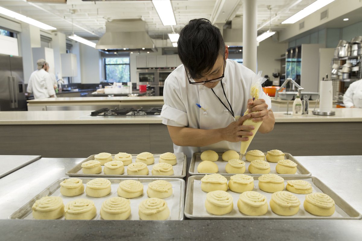 Cooks_Science's tweet photo. The tantalizing, shatteringly crisp bread snack you’ve never heard of. #pineapplebuns https://t.co/uD3knG4q6X https://t.co/BeAw925g5M