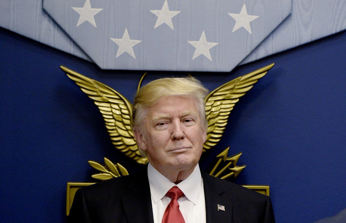 Trump S Neck Tuck Trumpsnecktuck Twitter