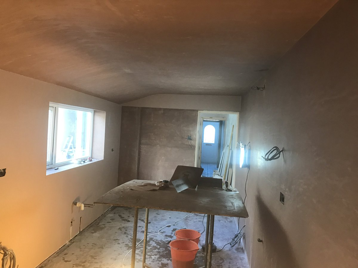 MansellSteve's tweet photo. Y have a lye in on a Sunday morning, when you can go go plaster your daughters kitchen out &amp; she stays in bed😂👍#saddad#daughters 😍😍 https://t.co/bPeaaYwryw