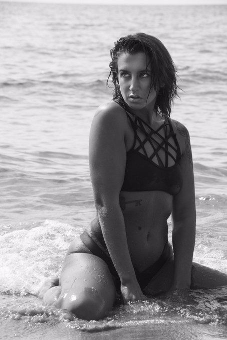 waves. https://t.co/06UQZk7m8m<a href="/tag/humpday"class="tags"><span>#humpday</span></a>