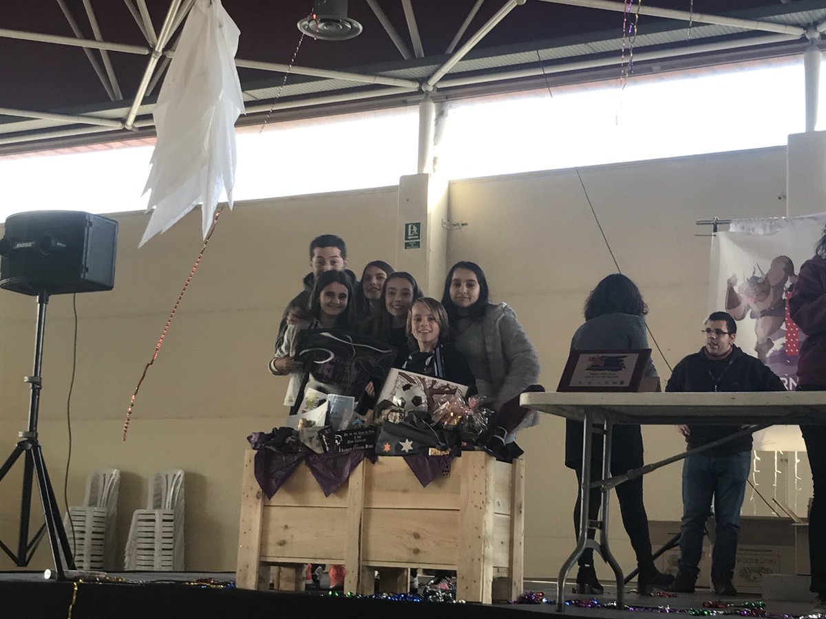 torneig2017's tweet photo. Enhorabona als @capgrossos pel premi al millor equip #VerdPlay! S'enduen aquesta magnífica panera amb productes locals. @cebllob https://t.co/ZocRjh2NAG