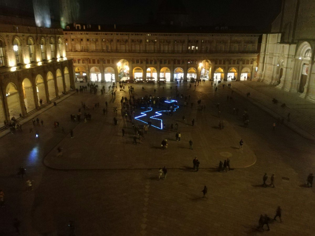 #metbo in piazza Maggiore ieri sera...ultimo incontro prima dell'insediamento definitivo! #cecinestpasartefiera