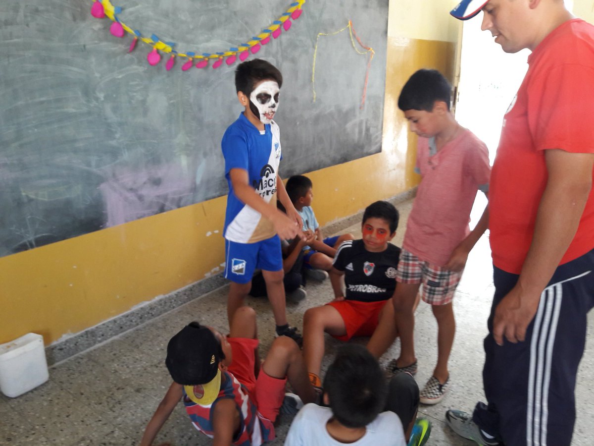 zonaoestesalta's tweet photo. Escuelas Abiertas en verano...Zona Oeste te brinda lo mejor!! https://t.co/oZZiZmiQ6e