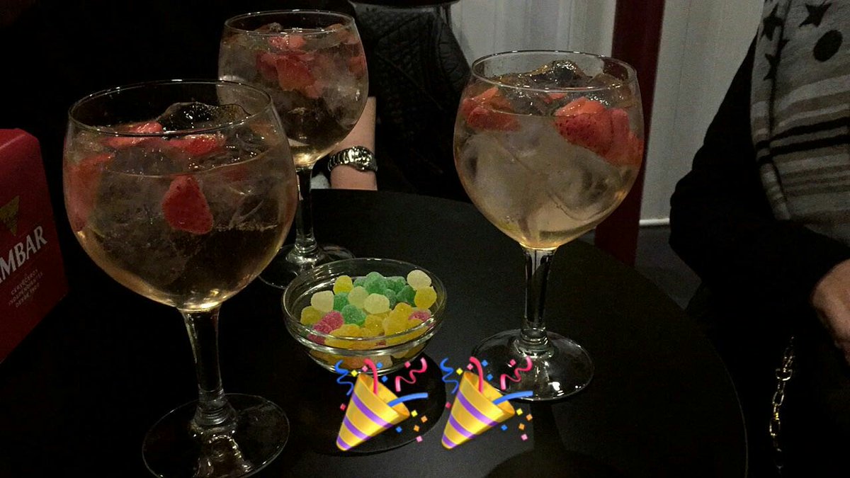 Piligrafe's tweet photo. De celebración 🎂🎂 https://t.co/01EajHujJl