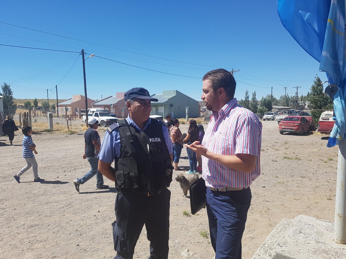 leandroespitw's tweet photo. Conversamos con el Sub Oficial Mayor Marcelo Chemin,  a cargo de la sub comisaría de la localidad, sobre su trabajo cotidiano. https://t.co/LL4k3fVvCQ