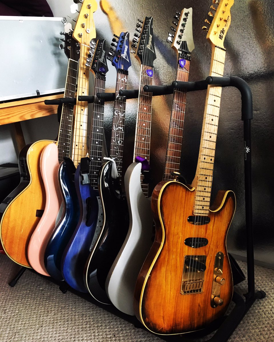 #ibanez #guitarrack #fender #homemade #customguitars #dunlop #washburn #pbass  #sunday #guitars #studio