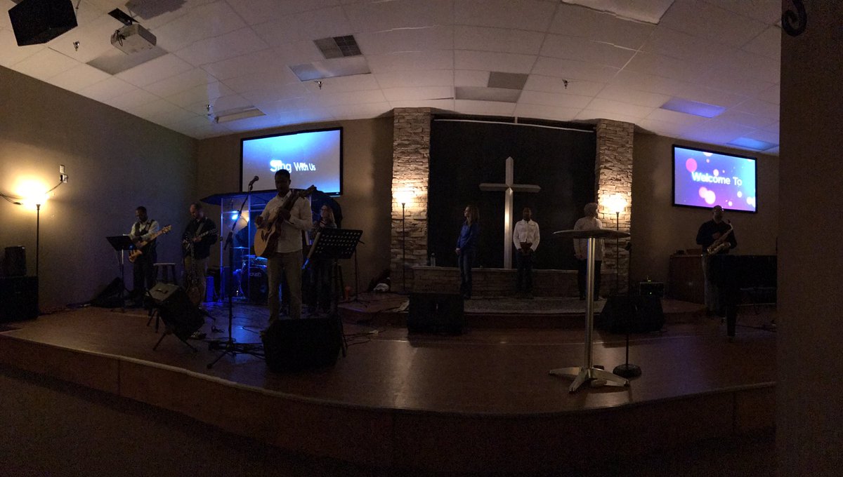 JeffLBooth's tweet photo. Let's worship! #ILoveMyChurch #FWCOmaha https://t.co/6XxJTIUgqN