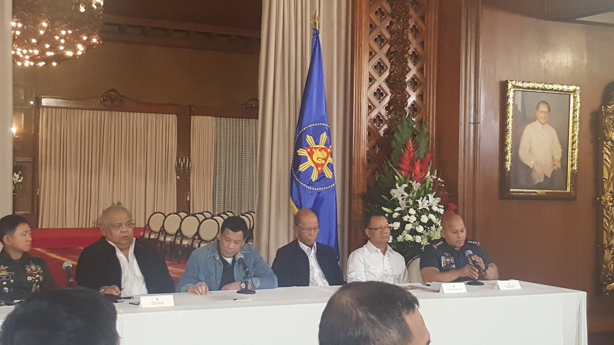 iamjdcastro's tweet photo. Pdir. gen ronald bato dela rosa nagoffer magresign pero hindi pinayagan ni P. duterte! https://t.co/LxB6MbCRwl