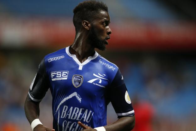 lequipe's tweet photo. Le défenseur Mory Koné prolongé par Troyes https://t.co/IEWtqH6CcV https://t.co/jqXUnbTW2w