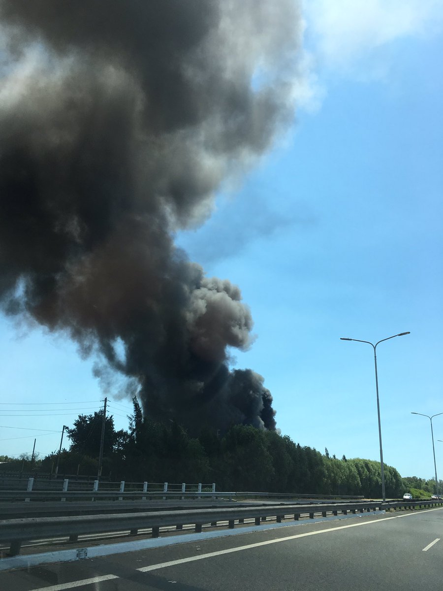 Ahora  Camino del Buen Ayre  alt  Km 5  voraz incendio en un galpón