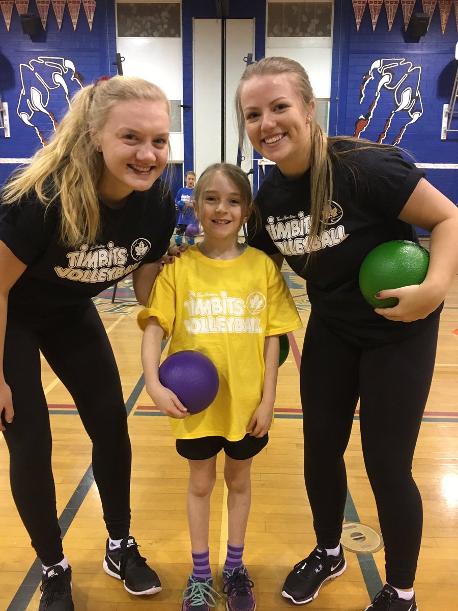 VisionNorthBay's tweet photo. It's TimBits Sunday!!!  Lots of little smiley faces😁and our awesome T-shirt rainbow. #timbitsvolleyball #volleyballforlife @ova_updates https://t.co/UrEdJDWbuV