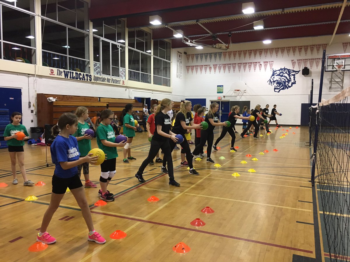 VisionNorthBay's tweet photo. It's TimBits Sunday!!!  Lots of little smiley faces😁and our awesome T-shirt rainbow. #timbitsvolleyball #volleyballforlife @ova_updates https://t.co/UrEdJDWbuV