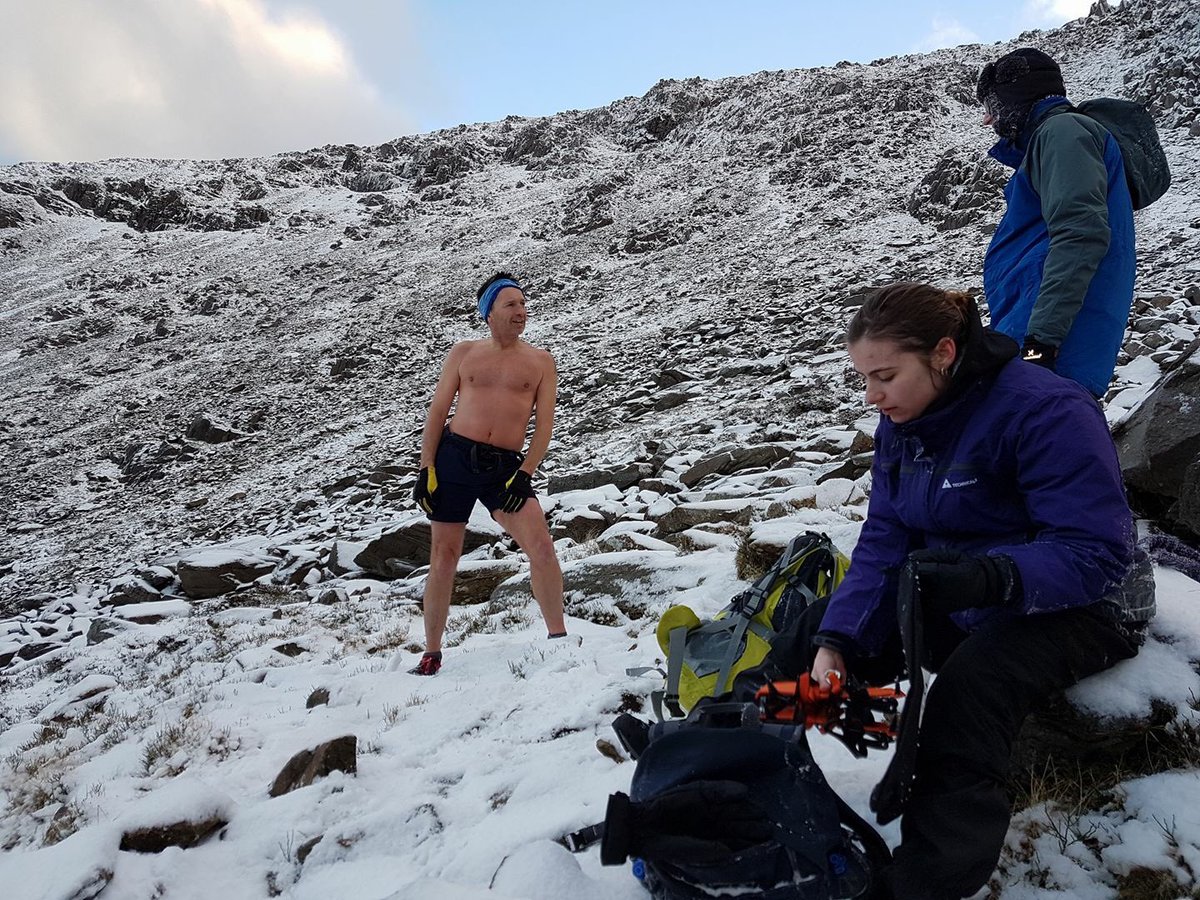 This man should definitely get an award 🥇 #hiking #mountaineering #crazywelshguy