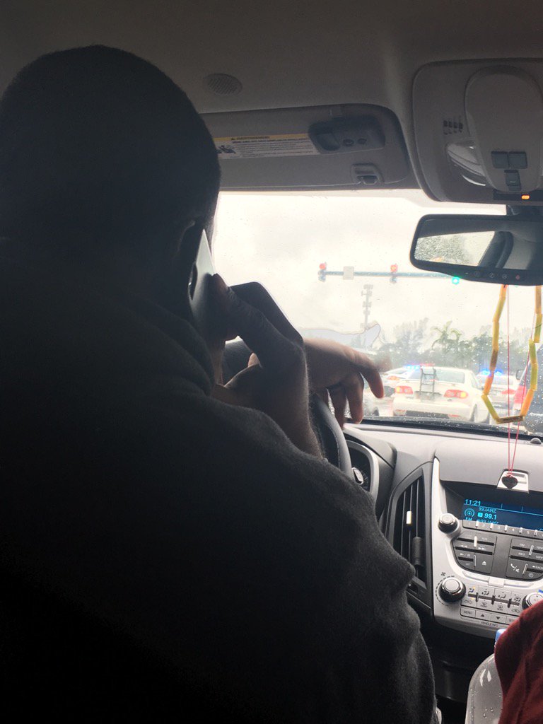 Rowe2Quincy's tweet photo. My dad is talking to Antonio Brown dad😮😮😮😮 https://t.co/uieneL14Jg