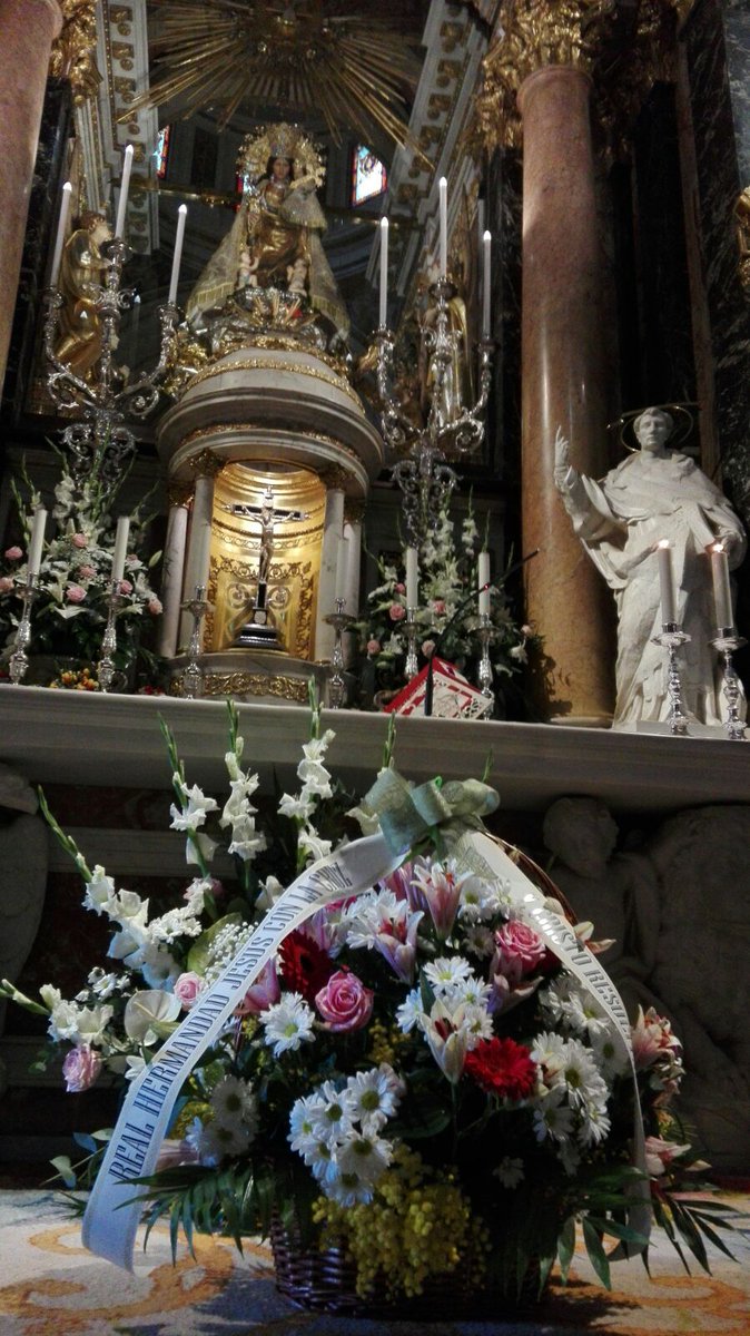 L'ofrena hui de la <a href="/HJesusConLaCruz/">RHJesusConLaCruzCR</a> en el seu 50 Aniversari a la Mare de Déu dels Desemparats #SetmanaSantaMarinera #Valencia
