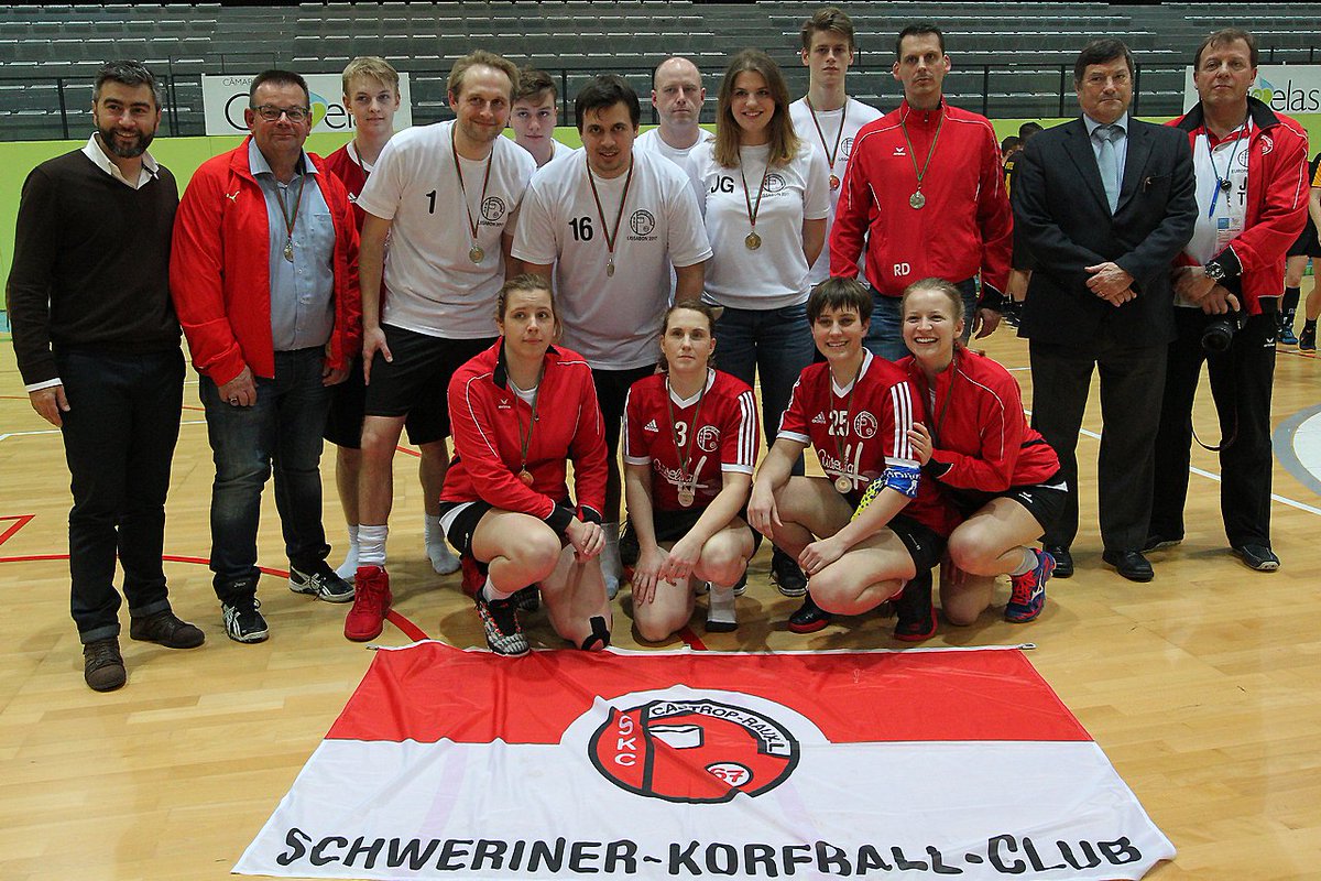korfball's tweet photo. IKF #ESHIELD2017 Medalists: 🏆🥇BEC KC (ENG) 🥈SCHWERINER KC (GER) 🥉CRC QUINTA DOS LOMBOS (POR) 📸@actiefotografie #korfball #korfebol #korfbal https://t.co/68M1cRNJCX