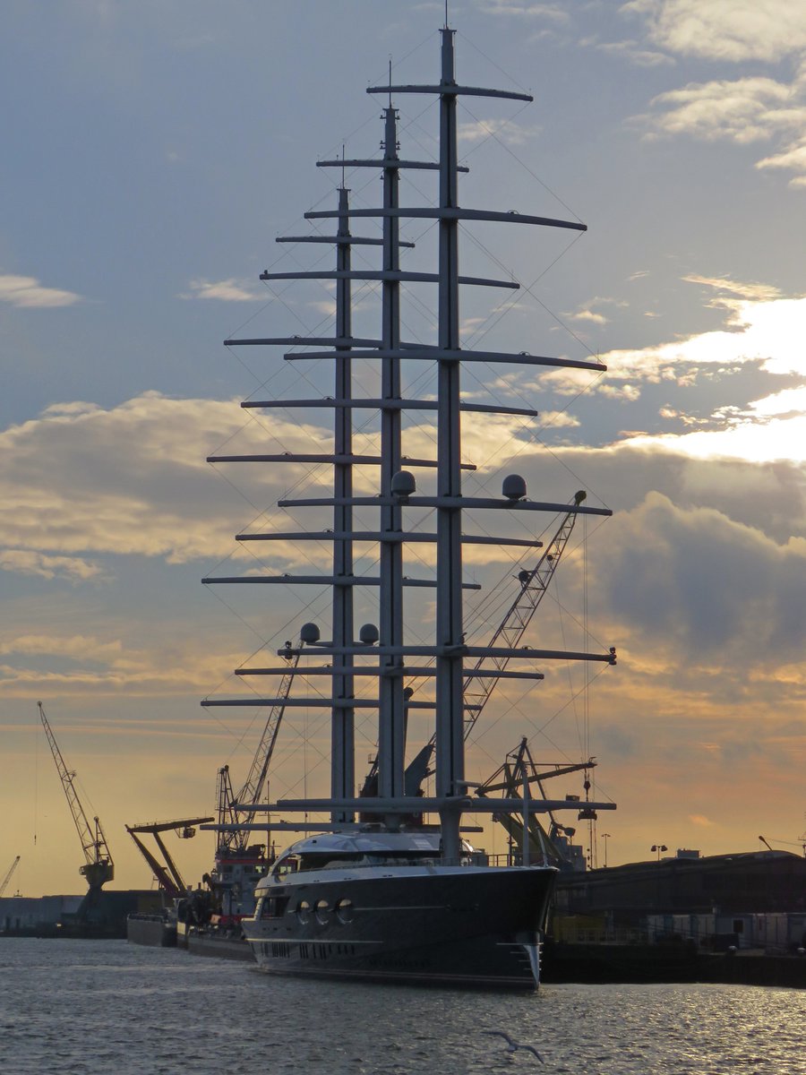 VictorKappelhof's tweet photo. Something Special in de Merwehaven: Mega-zeilschip #Y712 van #Oceanco. Benieuwd wanneer deze langs #Maassluis komt! https://t.co/X2X2mVUBaJ