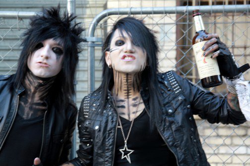 LucikaaNagy's tweet photo. Happy fucking Birthday @AshleyPurdy ! 🎸⭐🍸 https://t.co/fgtSGFjkOB