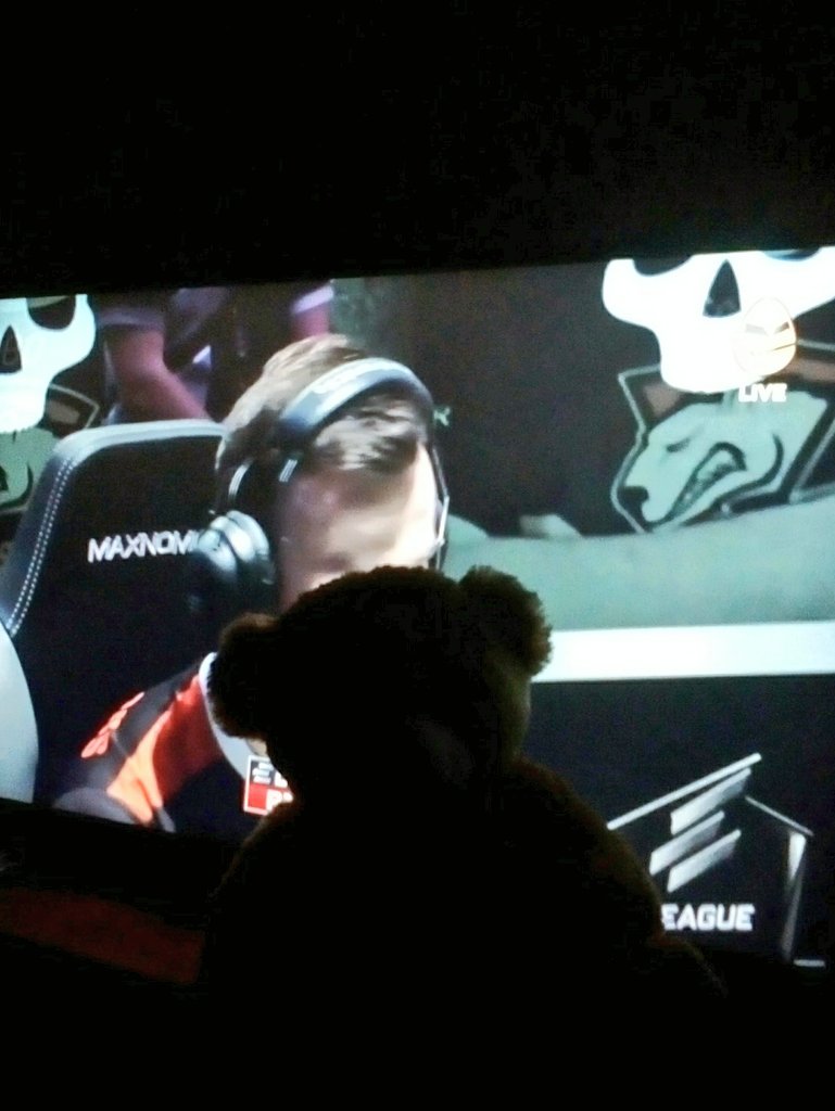 RaslanGamingYT's tweet photo. Do u mind #ddk ur blocking #pashabiceps @EL #ELEAGUEMajor  #virtuspro 16-3 #astralis https://t.co/QISdNdbBbB