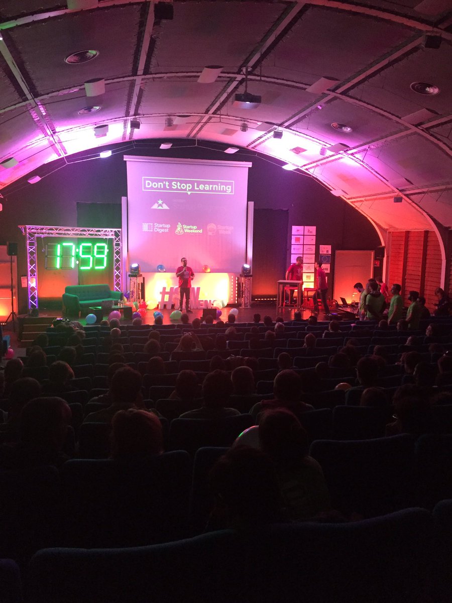 barbarapompili's tweet photo. Les premiers pitchs du start up week-end #Amiens. Un concentré d'idées et de dynamisme. L'avenir est  aussi là. Bravo ! #swamiens https://t.co/HcF67Pf3ix