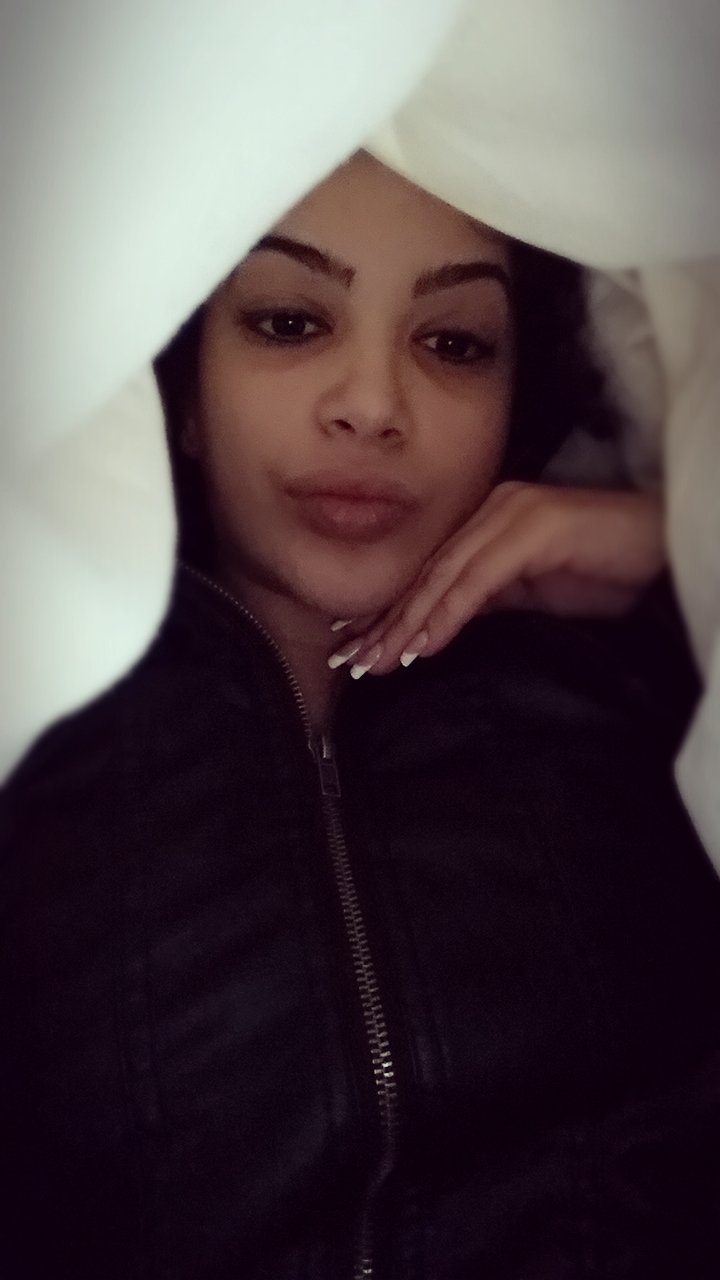 TW Pornstars I Am KITTY CAPRICE. Twitter. Chilling with no make up on
