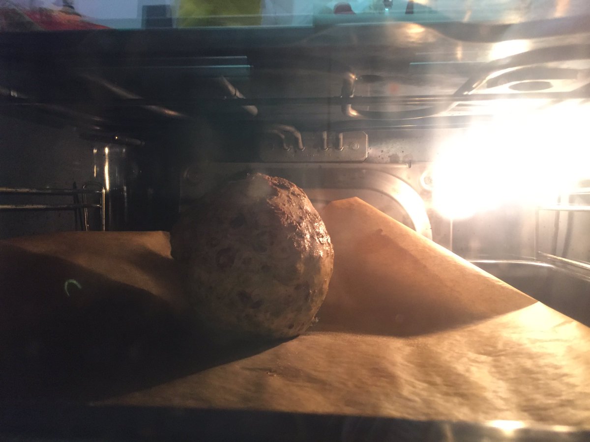 schmecks's tweet photo. Wir warten, bis der Mond durch ist, und sind schon sehr gespannt, wie er schmeckt: https://t.co/eXfw28A0Gh