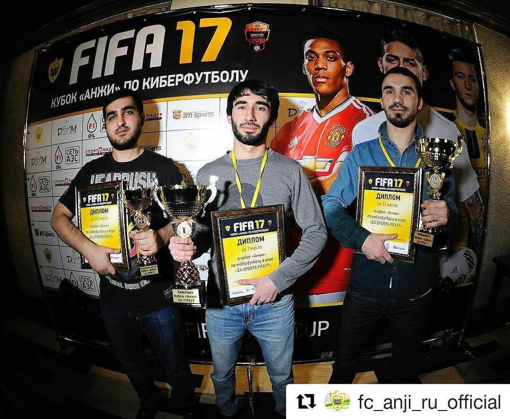 #Repost @fc_anji_ru_official with <a href="/repostapp/">Repost</a>
・・・
Победитель и призеры! #FIFA17ANJICUP 🎮🎮🎮
… ift.tt/2kHPoEH