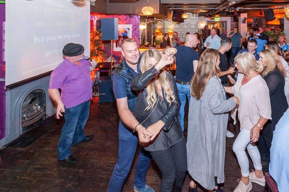Karaoke kicking off shortly! Enjoy some drinks and have the craic #G&amp;W #Cocktails #Drinks #Karaoke