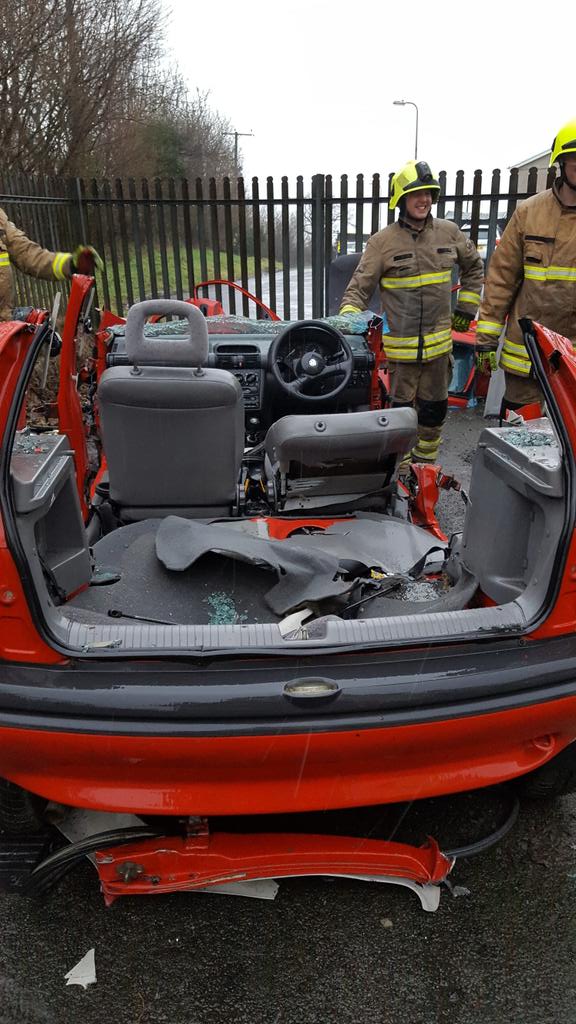 StnTumble's tweet photo. Hyfforddu yn y glaw! Rtc training in the rain today. Great skills demonstrated by the Crew @mawwfire #traintoimprove https://t.co/8OIY4IRR0C