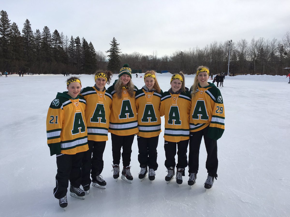 BearsandPandas's tweet photo. Members of @PandasHockey at the @KSEdmonton Ladies &amp; Littles Learn to Skate event! #GreenandGold https://t.co/lQtxsccxGR