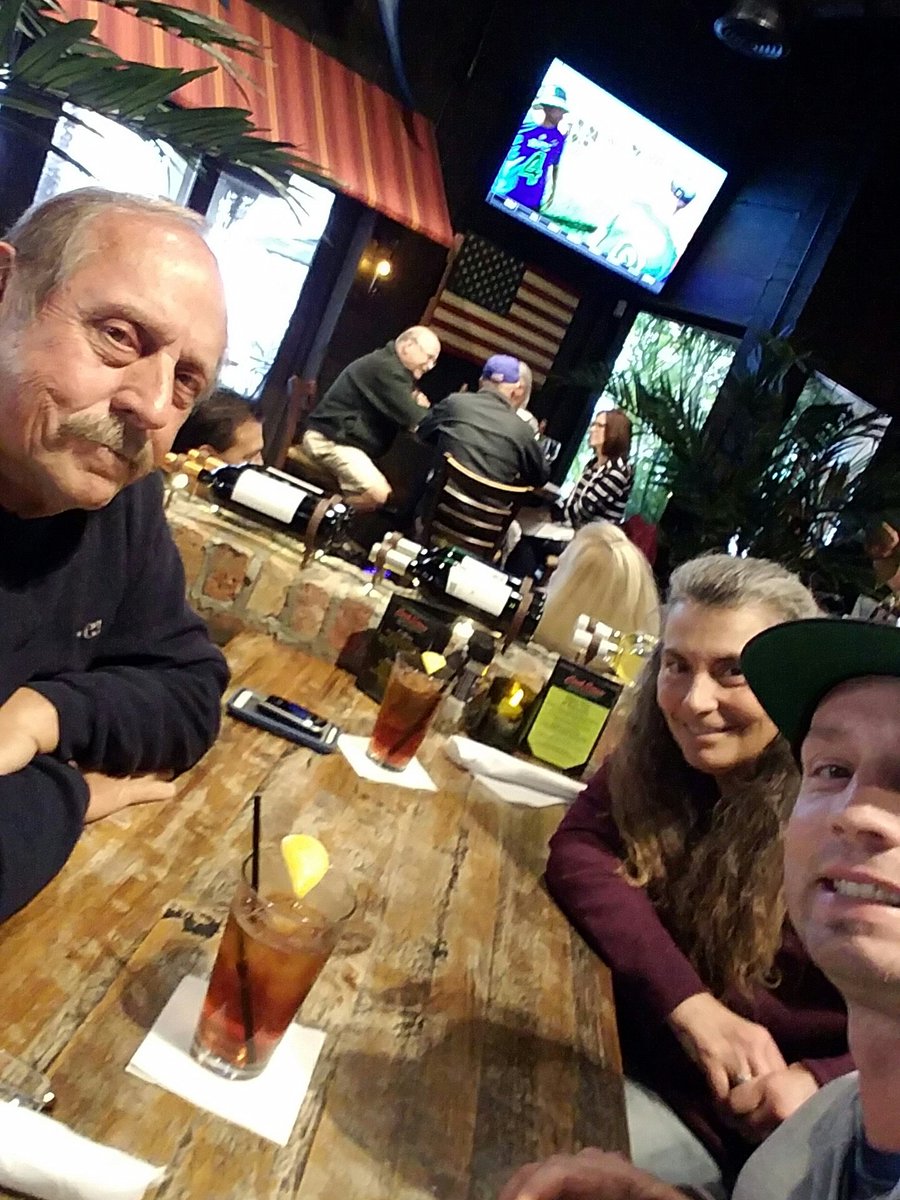 AndrewsBarber2's tweet photo. Dinner https://t.co/yFVwTZ2HD6