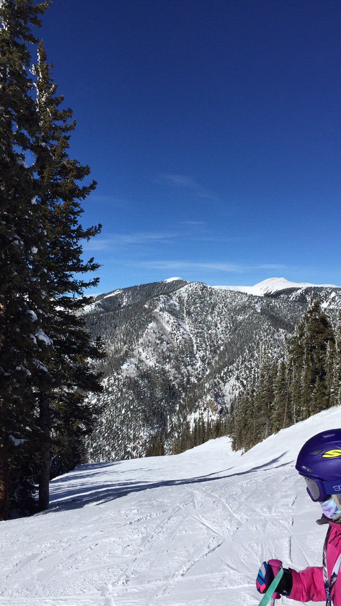 jordanamarieb's tweet photo. When your dad is the police chief of a ski valley.. you go skiing with your dad. #chiefdad https://t.co/u0baTqtmen