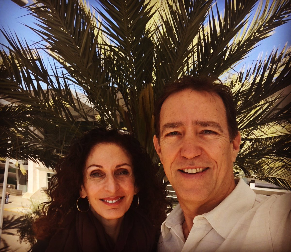 Dr. Meyers - book subject extraordinaire. <a href="/nyuniversity/">New York University</a> Medical Oncologist with a heart of gold #cycleoflives #stupidcancer