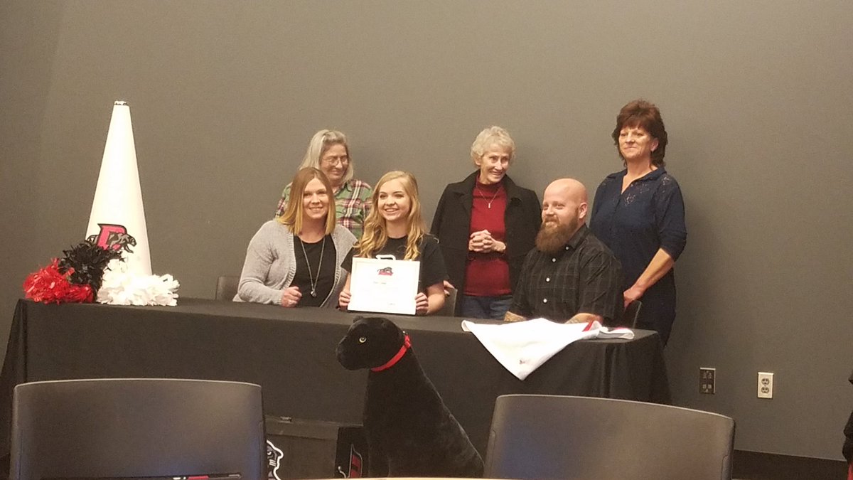 chsdogscheer's tweet photo. Very proud of these athletes! Congrats and good luck at Drury! @CentralBulldog @DruryUCheer @CloydErin @MaCaylaSchebaum https://t.co/1MlLxq8nQR