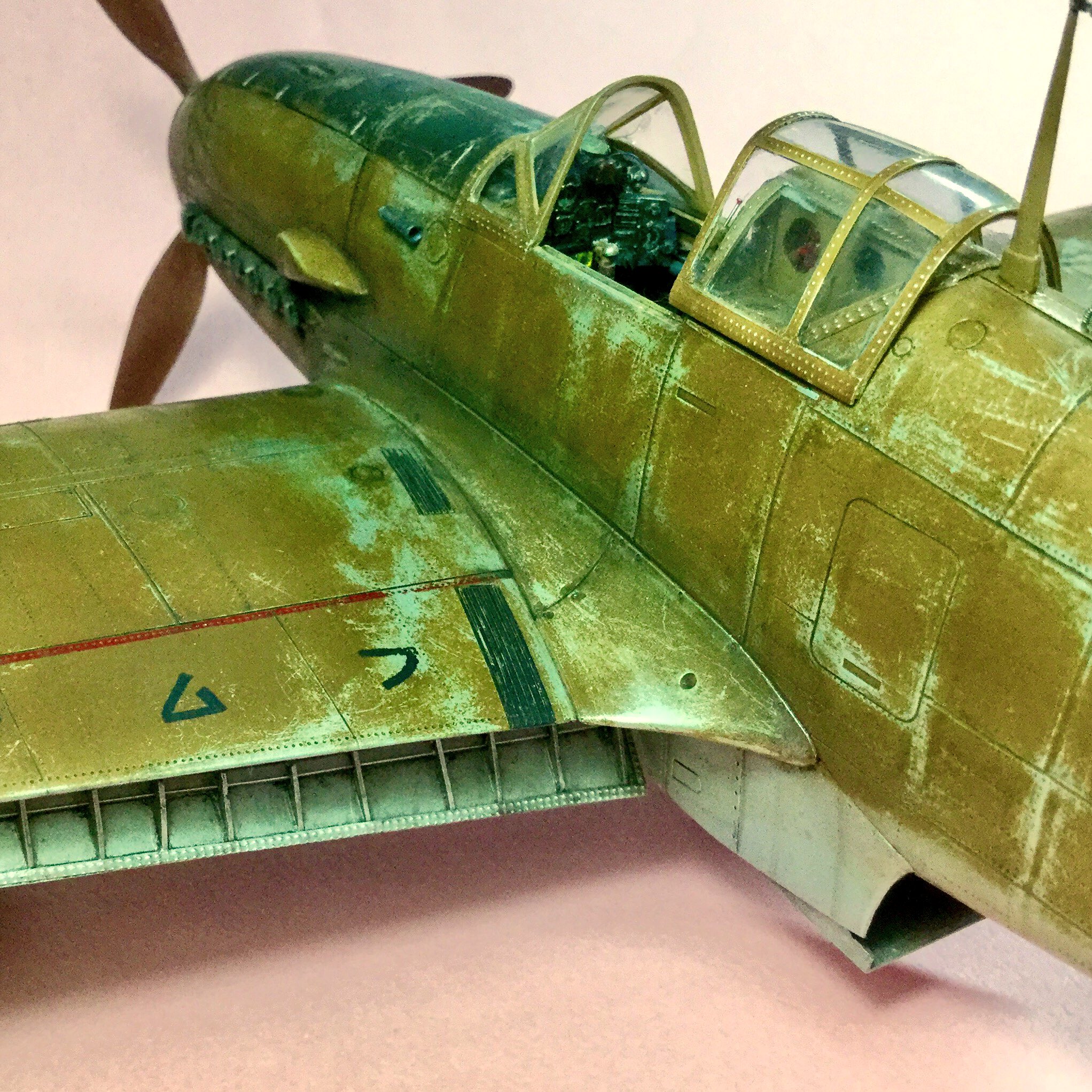 松本州平スケールアヴィエーション マスター達のウェザリングテクニック よろしくお願いします 剥がし液は自作を使用 リキテックス スローブレンディング メディウムとvallejoのエアブラシ クリーナーを混ぜたモノ 筆塗りの場合は50 50