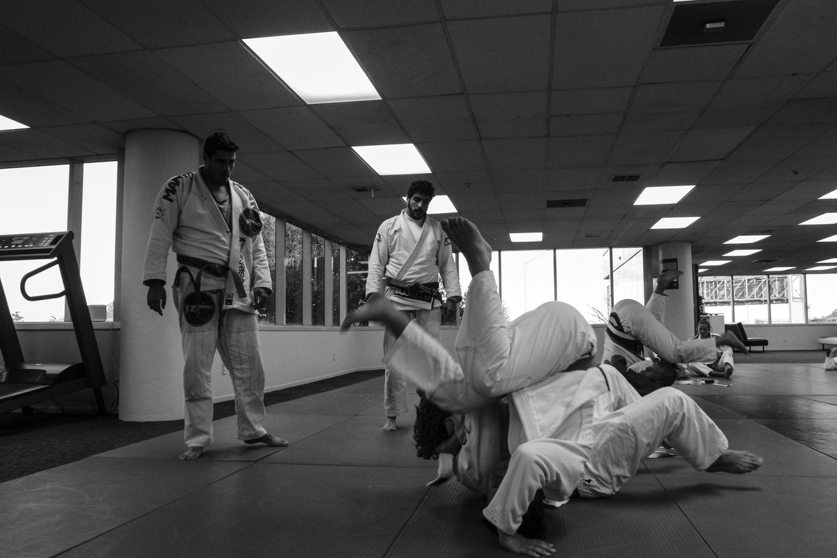 Rebeccaannanart's tweet photo. Brothers teaching together.
#BJJ #brotherlylove #jiujitsulifestyle #sorrisobjj #ATTNZ #photography https://t.co/4WF9574WPJ
