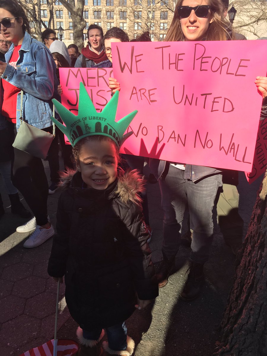 marileefholmes's tweet photo. Proud of her support. #NoBanNoWall #peacefulprotest #immigration #BatteryParkNY https://t.co/MhkhM29xUp