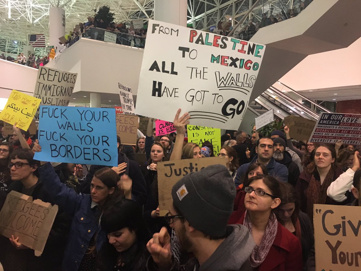 TheRealNews's tweet photo. BWI #bwi #bwiprotest #nobannowall https://t.co/khnl4GvNWm