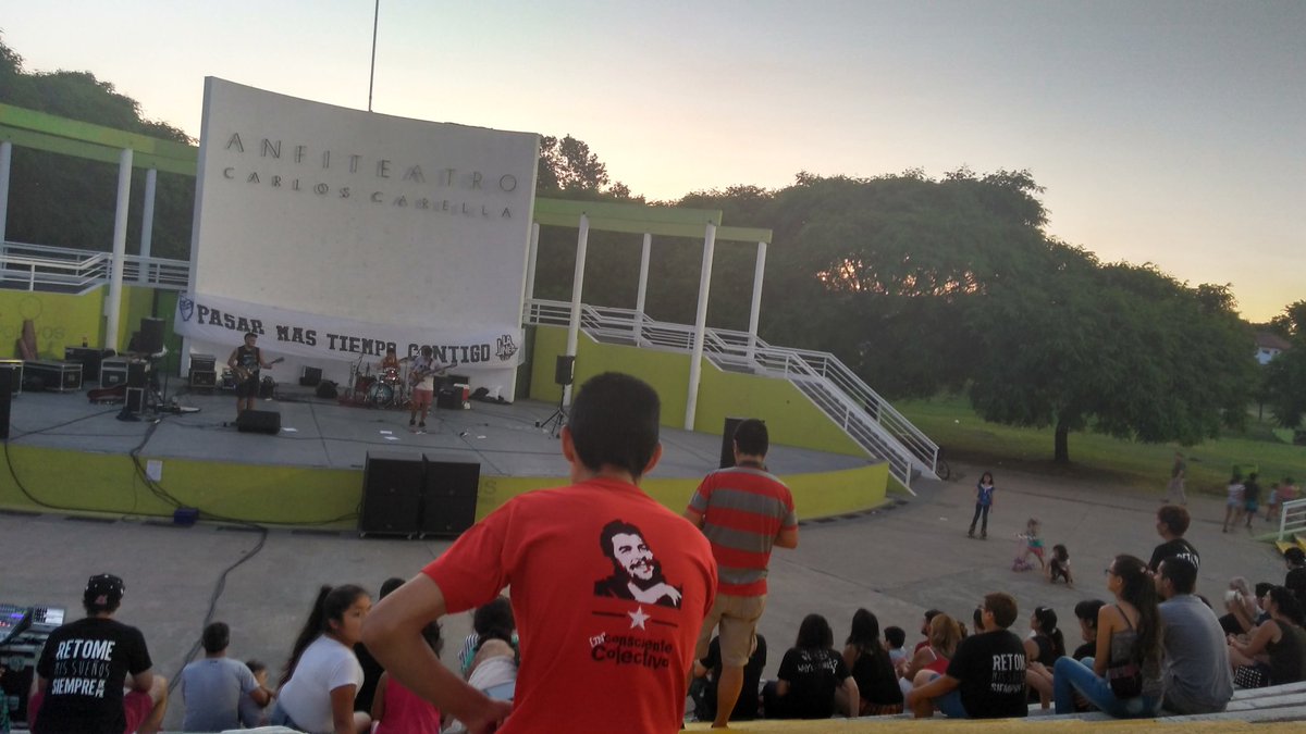 quilmesculturas's tweet photo. Tarde &amp; Rock en el anfiteatro del parque de la ciudad. Programa de difusión de bandas emergentes "La Línea" @YoSoyMartiniano @arieldomene https://t.co/KmPqMkXI2t