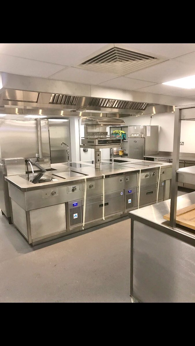 Chef_swifty's tweet image. Looking for those mythical creatures formally known as "chef de parties" to work in here pls RT thanks!