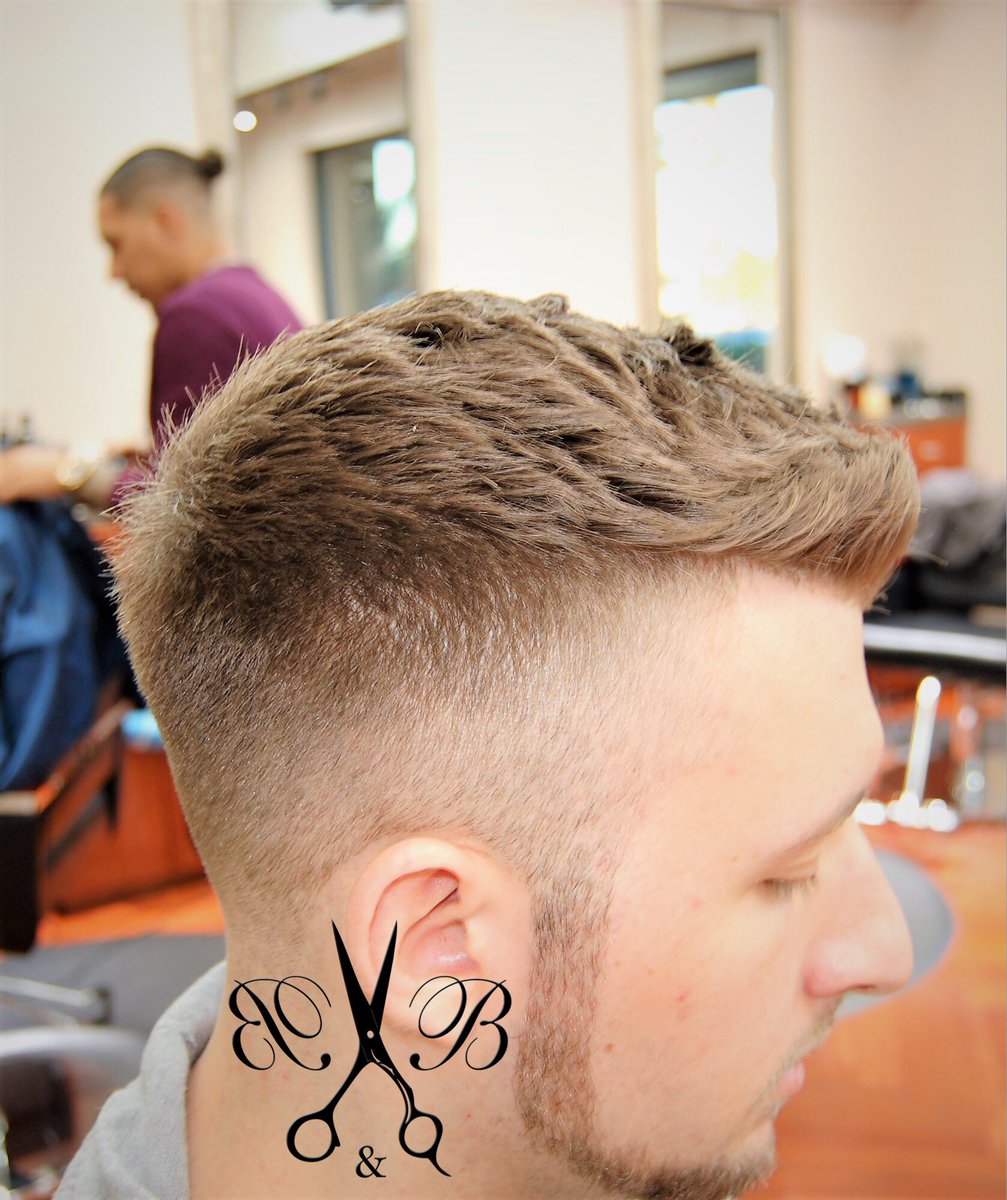 DavidLeftycuts's tweet photo. Who doesn't love a clean cut and texture ? #leftycuts #menshair #texturecut #lasvegasstylist #lasvegasbarber https://t.co/twEJMhbAHx