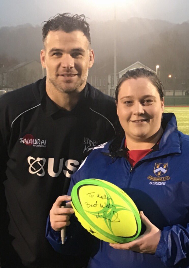 KayleighHagerty's tweet photo. Gutted there was no game today but had a fun training session with @mikephillips009 instead! That you for today 🏉💪🏻 #BestNumber9 #Sirens https://t.co/h24tWOu7hW