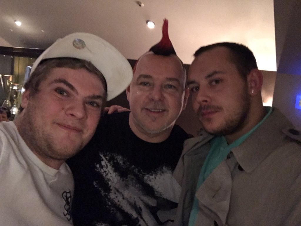 Michaellong180's tweet photo. Na na na na na na peter peter Wright peter peter peter Wright #unibet180 https://t.co/cudXmWVvjQ