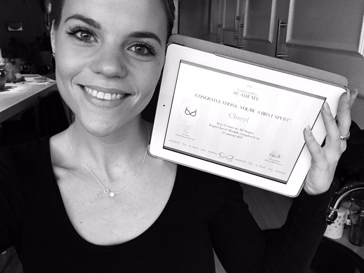 A real bra expert!✨🍀 #hkm #hkmacademy #hkmloveshershero #hunkemoller #haarlem