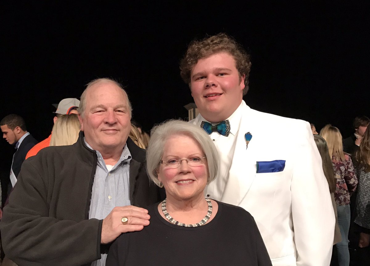 gigi5122001's tweet photo. I'm so proud of @WalkerGainey27 you did an awesome job last night! #mrle #brakishbowties #mylife💕 https://t.co/HyZ3dw3We9
